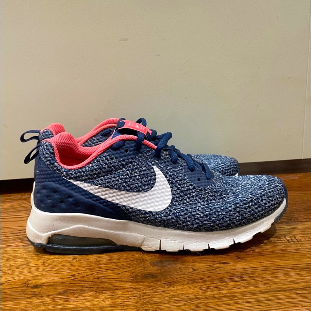 Womens Nike - size 7